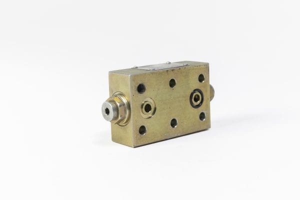 DERRICKING BALANCE VALVE
